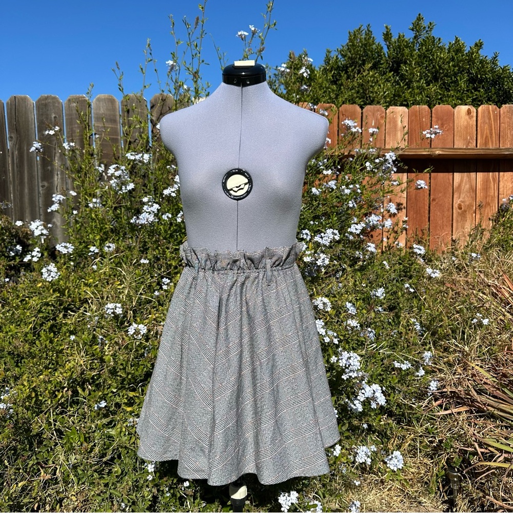 H&M Size 10 Grey Black and Salmon Ruffled Circle Skater Academic Twee Skirt